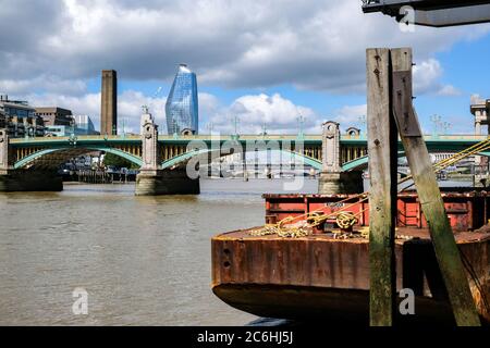 London, Großbritannien. Juli 2020. Sonniger Morgen in London. Kredit: Matthew Chattle/Alamy Live Nachrichten Stockfoto