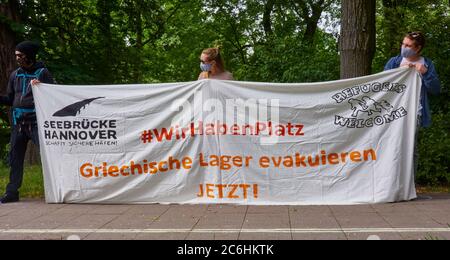 Hannover, 23. Mai 2020: Aktivisten der Organisation Seebrücke begrüßen Flüchtlinge und fordern die Evakuierung der griechischen Lager Stockfoto