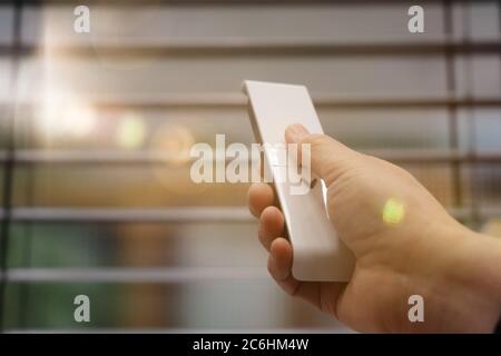 Jalousie mit Fernbedienung Stockfoto