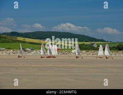 Penrez Frankreich - 14. Juni 2017 - Strandbuggys am Plage de Lestrevet bei Penrez in Bretagne Frankreich Stockfoto