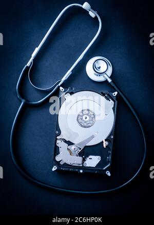 Computer Festplatte Festplatte Reparatur Prozess, Draufsicht Stockfoto