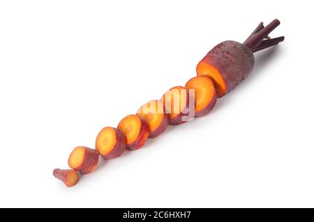 Studio Aufnahme von lila Karotte vor weißem Hintergrund geschnitten - John Gollop Stockfoto