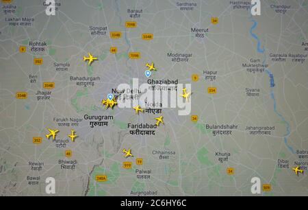 Flugverkehr über New Deldi, Indien (10. juli 2020, UTC 09.44) im Internet mit Flightradar 24 Website von Svenska Resenätverket ab Stockfoto