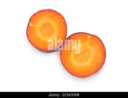 Studio Aufnahme von lila Karotte vor weißem Hintergrund geschnitten - John Gollop Stockfoto