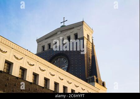 Kirche des Heiligsten Herzens unseres Herrn, Vinohrady, Prag, Tschechien - Sakralbau und Kulturdenkmal aus dem Jahr 1928 Angular des Stockfoto