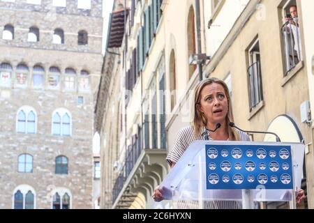 Florenz, FI, Italien. Juli 2020. Pressekonferenz auf der Piazza della Signoria des Präsidenten der politischen Partei ''Fratelli D'Italia'' Giorgia Meloni Credit: Marco Pasquini/ZUMA Wire/Alamy Live News Stockfoto