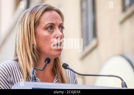 Florenz, FI, Italien. Juli 2020. Pressekonferenz auf der Piazza della Signoria des Präsidenten der politischen Partei ''Fratelli D'Italia'' Giorgia Meloni Credit: Marco Pasquini/ZUMA Wire/Alamy Live News Stockfoto