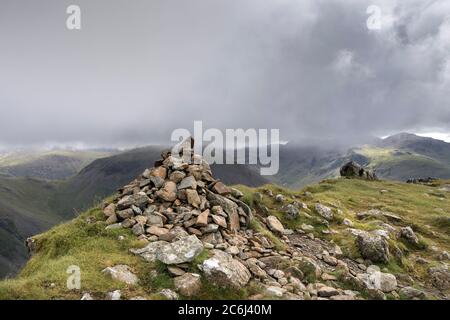 Stormy Skies über die Scafell Range vom Gipfel des Roten Pike aus gesehen, Wasdale, Lake District, Cumbria, Großbritannien Stockfoto