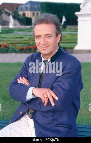 Heimatmelodie, volkstümliche Musiksendung aus den Herrenhäuser Gärten in Hannover, Deutschland 1990, Gaststar: Opernsänger Günter Wewel Stockfoto