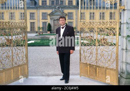 Heimatmelodie, volkstümliche Musiksendung aus den Herrenhäuser Gärten in Hannover, Deutschland 1990, Gaststar: Opernsänger Joachim Kraus Stockfoto