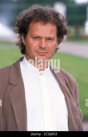 Heimatmelodie, volkstümliche Musiksendung aus den Herrenhäuser Gärten in Hannover, Deutschland 1990, Gaststar: Opernsänger Ludwig Baumann Stockfoto