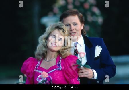 Heimatmelodie, volkstümliche Musiksendung aus den Herrenhäuser Gärten in Hannover, Deutschland 1990, Moderatorenpaar Pat und Paul Stockfoto