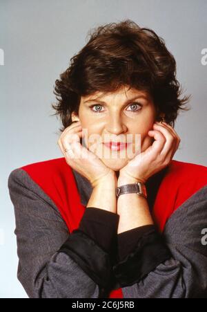 Sabine Elke Geisen, deutsche Fernsehmoderatorin, arbeitet für die Sendung 'Hessen heute' beim Hessischen Rundfunk in Frankfurt, Deutschland 1993. Stockfoto