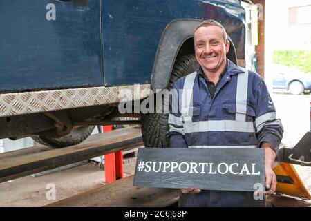 Darren Wasley - Auto Mechaniker und Garage Besitzer. Kleines Unternehmen in St. Briavels, Forest of Dean, Gloucestershire. Stockfoto