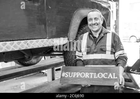 Darren Wasley - Auto Mechaniker und Garage Besitzer. Kleines Unternehmen in St. Briavels, Forest of Dean, Gloucestershire. Stockfoto