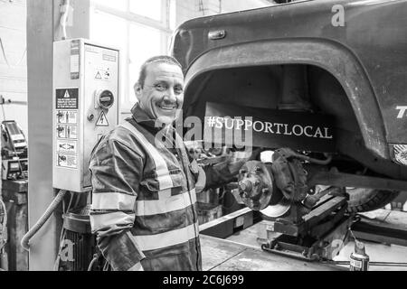 Darren Wasley - Auto Mechaniker und Garage Besitzer. Kleines Unternehmen in St. Briavels, Forest of Dean, Gloucestershire. Stockfoto