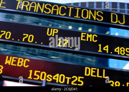 Elektronische Anzeige für Aktienkennzdaten im Times Square, NYC 1999 Stockfoto