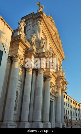 Venedig, Italien - 23. September 2014: Blick auf die Kirche Santa Maria Assunta, bekannt als I Gesuiti in Venedig. Es befindet sich in der Sestiere von Cannaregio, i Stockfoto