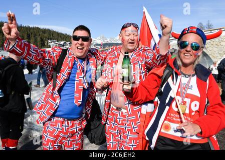 Norwegische Skifans bei den Nordischen Weltmeisterschaften, Seefeld, Österreich, 2019. Stockfoto