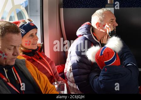 Norwegische Skifans bei den FIS Nordischen Weltmeisterschaften 2019, Seefeld, Österreich. Stockfoto