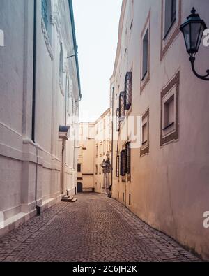 Passau / Deutschland - 19. Dezember 2019 - viele historische Gebäude finden Sie bei der Erkundung der Straßen der Innenstadt von Passau, Deutschland Stockfoto