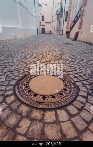 Passau / Deutschland - 19. Dezember 2019 - viele historische Gebäude finden Sie bei der Erkundung der Straßen der Innenstadt von Passau, Deutschland Stockfoto