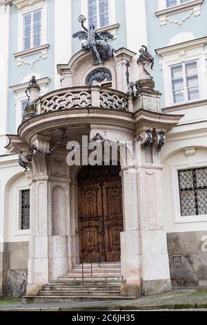 Passau / Deutschland - 19. Dezember 2019 - viele historische Gebäude finden Sie bei der Erkundung der Straßen der Innenstadt von Passau, Deutschland Stockfoto