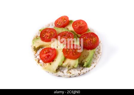 Reiskuchen mit Tomaten und Avocado isoliert auf weißem Hintergrund Stockfoto