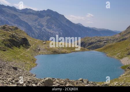 Benasque, Huesca/Spanien; 24. August 2017. Der Naturpark Posets-Maladeta ist ein spanischer geschützter Naturraum. Im Bild der Ibon de Gorgutes Stockfoto