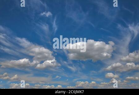 KONZEPTFOTOGRAFIE: Himmel und Wolken Stockfoto