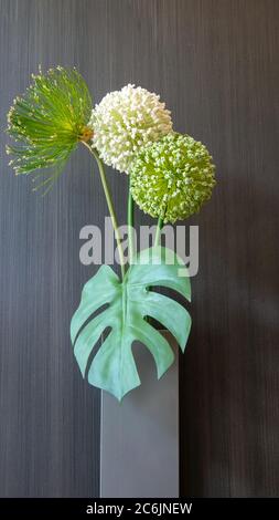 Arrangement mit frischen Blumen Stockfoto