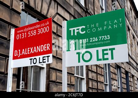 Immobilienmakler 'to Let' Zeichen auf dem Grundstück in Edinburghs Neustadt. Stockfoto