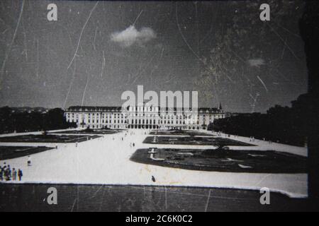 Feine 70er Jahre Vintage schwarz-weiß Lifestyle-Fotografie eines alten geräumigen königlichen Palast. Stockfoto