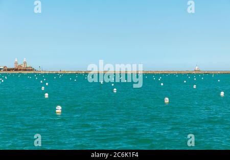 Landschaft des Lake Michigan mit Navy Pier im Hintergrund, Chicago Downtown, Illinois, USA Stockfoto
