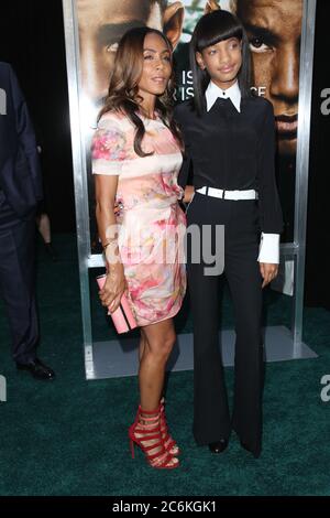 Jada Pinkett Smith und Willow Smith besuchen die "After Earth"-Premiere am 29. Mai 2013 im Ziegfeld Theater in New York City. Stockfoto