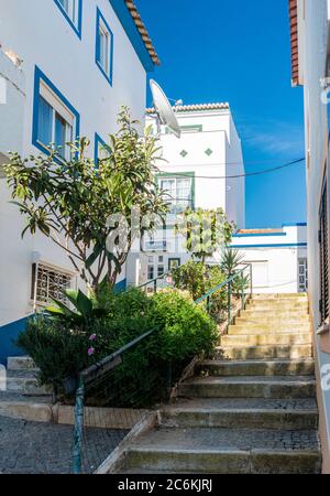 Schritte im Fischerdorf Burgau an der Algarve, Portugal Stockfoto