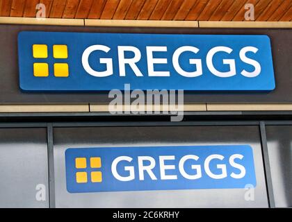Rushden, Großbritannien. Juli 2020. Greggs Logo an einem ihrer Filialen gesehen. Kredit: Keith Mayhew/SOPA Images/ZUMA Wire/Alamy Live Nachrichten Stockfoto