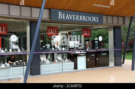 Rushden, Großbritannien. Juli 2020. Beaverbrooks Logo an einem ihrer Zweige gesehen. Kredit: Keith Mayhew/SOPA Images/ZUMA Wire/Alamy Live Nachrichten Stockfoto