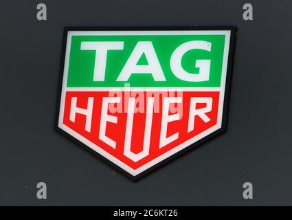 Rushden, Großbritannien. Juli 2020. Tag Heuer Logo an einem ihrer Zweige. Kredit: Keith Mayhew/SOPA Images/ZUMA Wire/Alamy Live Nachrichten Stockfoto