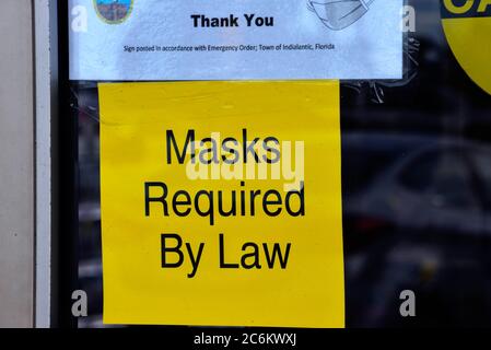 Brevard County. Florida. Juli 10, 2020. Auf einer Sondersitzung des Kreises hat die kommission vor kurzem eine obligatorische Verordnung über die Gesichtsmaske des Kreises aufgrund des Drucks der Bürger abgelehnt. Jedoch haben Städte in der Grafschaft, weltberühmter Cocoa Beach, Palm Shores, Satellite Beach und Indialantic alle Notfallvorsätze verabschiedet, die Gesichtsmasken erfordern, innerhalb der Geschäfte getragen zu werden, wo soziale Distanzierung nicht möglich ist. Andere Unternehmen in der Grafschaft haben es auf sich genommen, Masken in ihren Betrieben getragen werden zu verlangen. Foto: Julian Leek/Alamy Live News Stockfoto