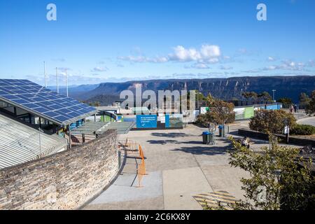 Riesige Sonnenkollektoren im Touristeninformationszentrum von Echo Point, Katoomba, Blue Mountains, New South Wales, Australien Stockfoto