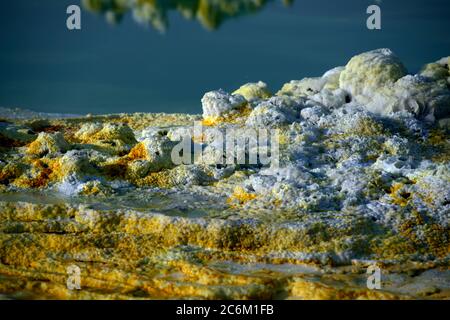 Die surreale, jenseitige Landschaft der heißen Schwefelquellen in Dallol, Danakil Depression, Afar Region, Nord-Äthiopien. Stockfoto