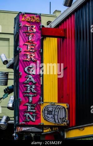 Das Schild Loda Bier Garten ist abgebildet, 3. Juli 2020, in Mobile, Alabama. Das Restaurant serviert beliebte deutsche und amerikanische Biere und Komfort-Essen. Stockfoto