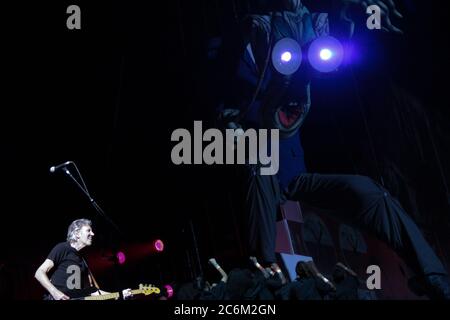 RIO DE JANEIRO, 29.03.2012: Roger Waters tritt im Joao Havelange Stadion in Rio de Janeiro auf (Néstor J. Beremblum / Alamy News) Stockfoto