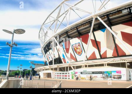 LONDON, Großbritannien - 2. JUNI 2020: Olympiastadion, das 2013 nach den Olympischen Spielen in London geschlossen wurde. Das Stadion wieder eröffnet im Juli 2016, nach der Renovierung und es b Stockfoto