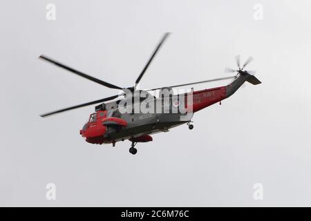 XZ578, ein Westland Sea King HU.5, der von der Royal Navy in der Such- und Rettungsrolle betrieben wird und 2015 von der East Fortune Airshow abreist. Stockfoto