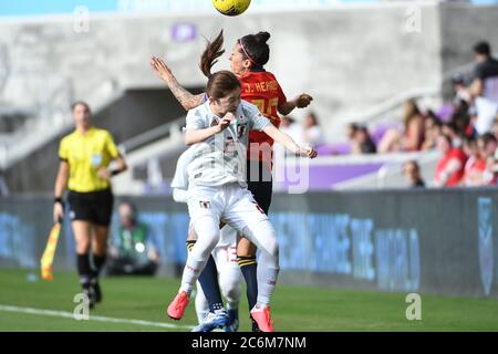 Spanien und Japan Spieler kämpfen für den Kopf während der 2020 SheBelieves Cup im Exploria Stadion in Orlando Florida am Donnerstag, 5. März 2020. Bildnachweis: Marty Jean-Louis Stockfoto