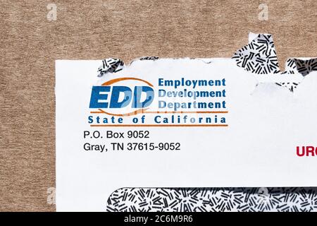 9. Juli 2020 Sunnyvale / CA / USA - Nahaufnahme des California Employment Development Department (EDD) Logo auf einem Brief gedruckt Stockfoto