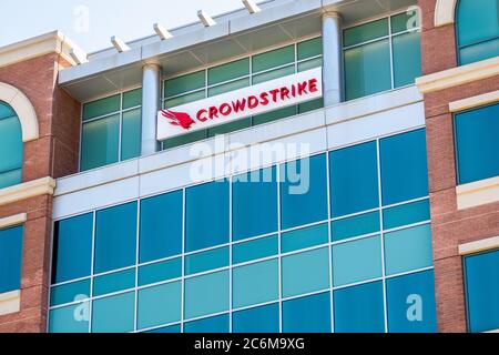 8. Juli 2020 Sunnyvale / CA / USA - CrowdStrike Hauptsitz im Silicon Valley; CrowdStrike Holdings, Inc. Ist ein Unternehmen für Cybersicherheit Stockfoto