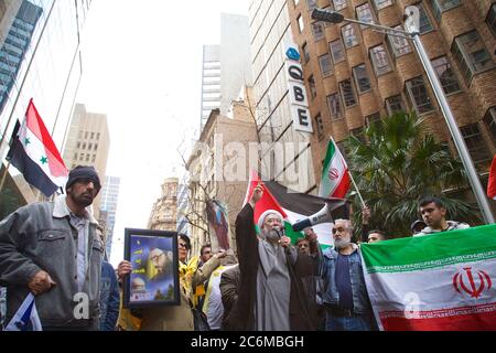 Ein islamischer Religionsführer spricht bei der Al-Quds Day Kundgebung in Sydney vor dem Ministerium für auswärtige Angelegenheiten und Handel in der Pitt Street 123, Sydney. Stockfoto